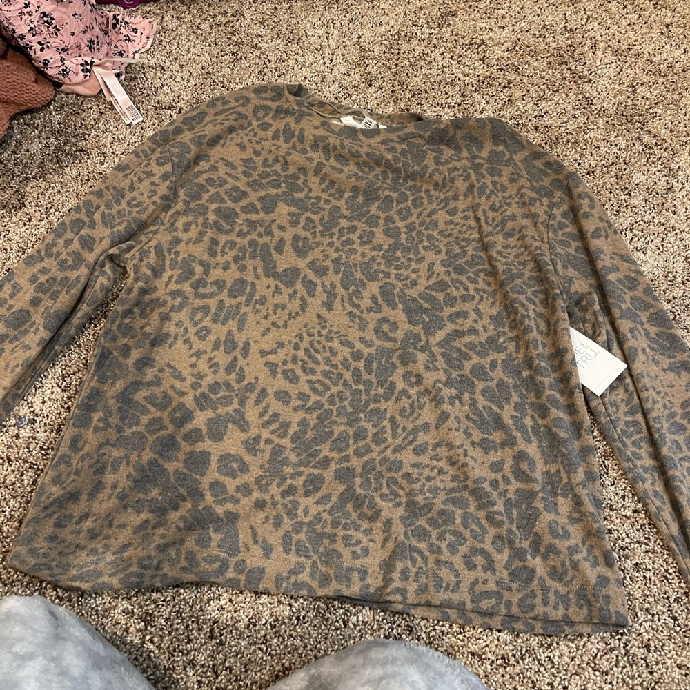 Long sleeve cheetah